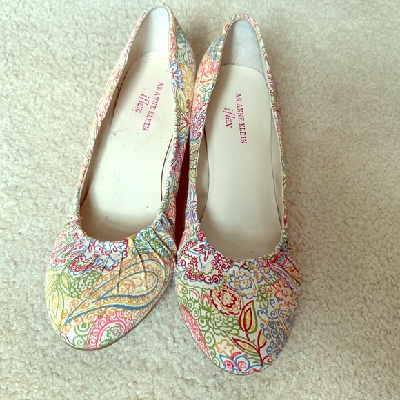 Adorable Anne Klein wedges - Picture 1 of 7